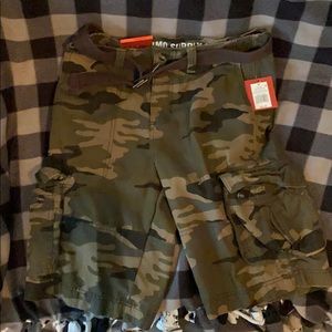 NWT Men’s Cargo Shorts Camo